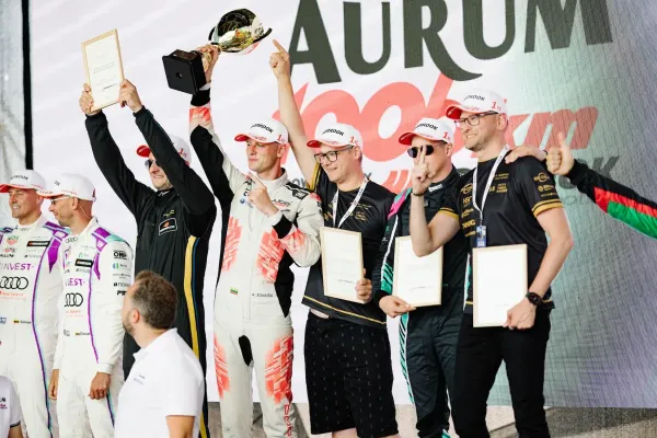 Paaiškėjo greičiausiųjų dešimtukas: „Super Pole“ dalyviai kėsinosi į trasos rekordą