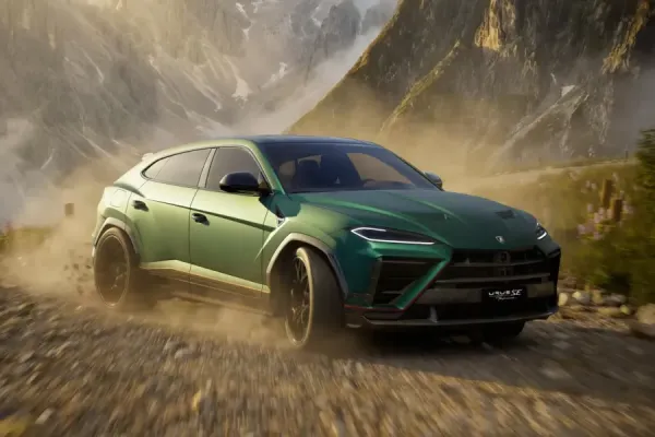 Išslaptintas galingiausias serijinis „Lamborghini“ krosoveris – „Urus SE Performante“