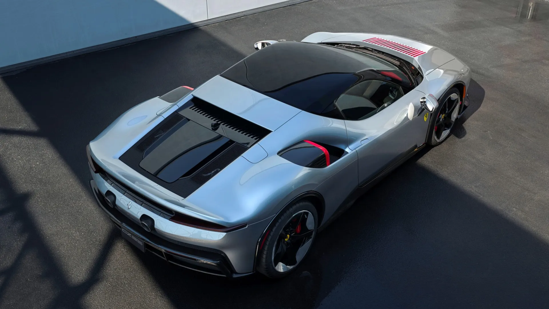 Brutalistinė Maranelo skulptūra: vienetinis hibridinis hiperautomobilis „Ferrari CZ26“ sujungia 1970-ųjų pramoninį dizainą ir 986 AG SF90 jėgą