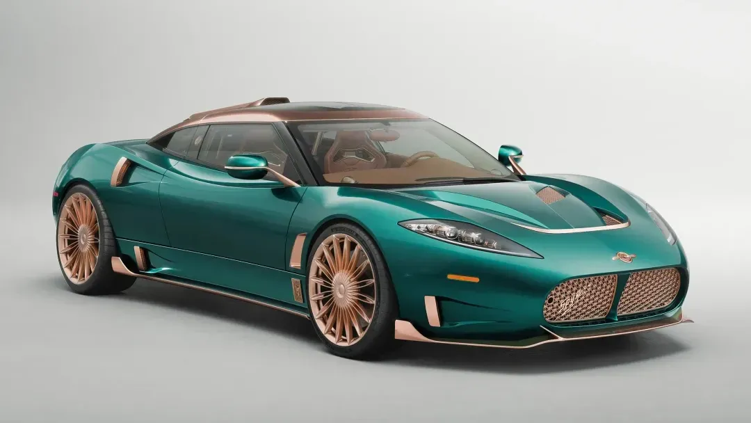 „Spyker“ prisikėlė iš numirusiųjų: pristatytas 800 AG hiperautomobilis su tikra mechanine pavarų dėže