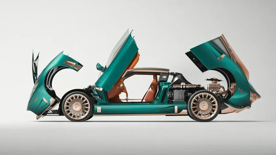 „Spyker“ prisikėlė iš numirusiųjų: pristatytas 800 AG hiperautomobilis su tikra mechanine pavarų dėže