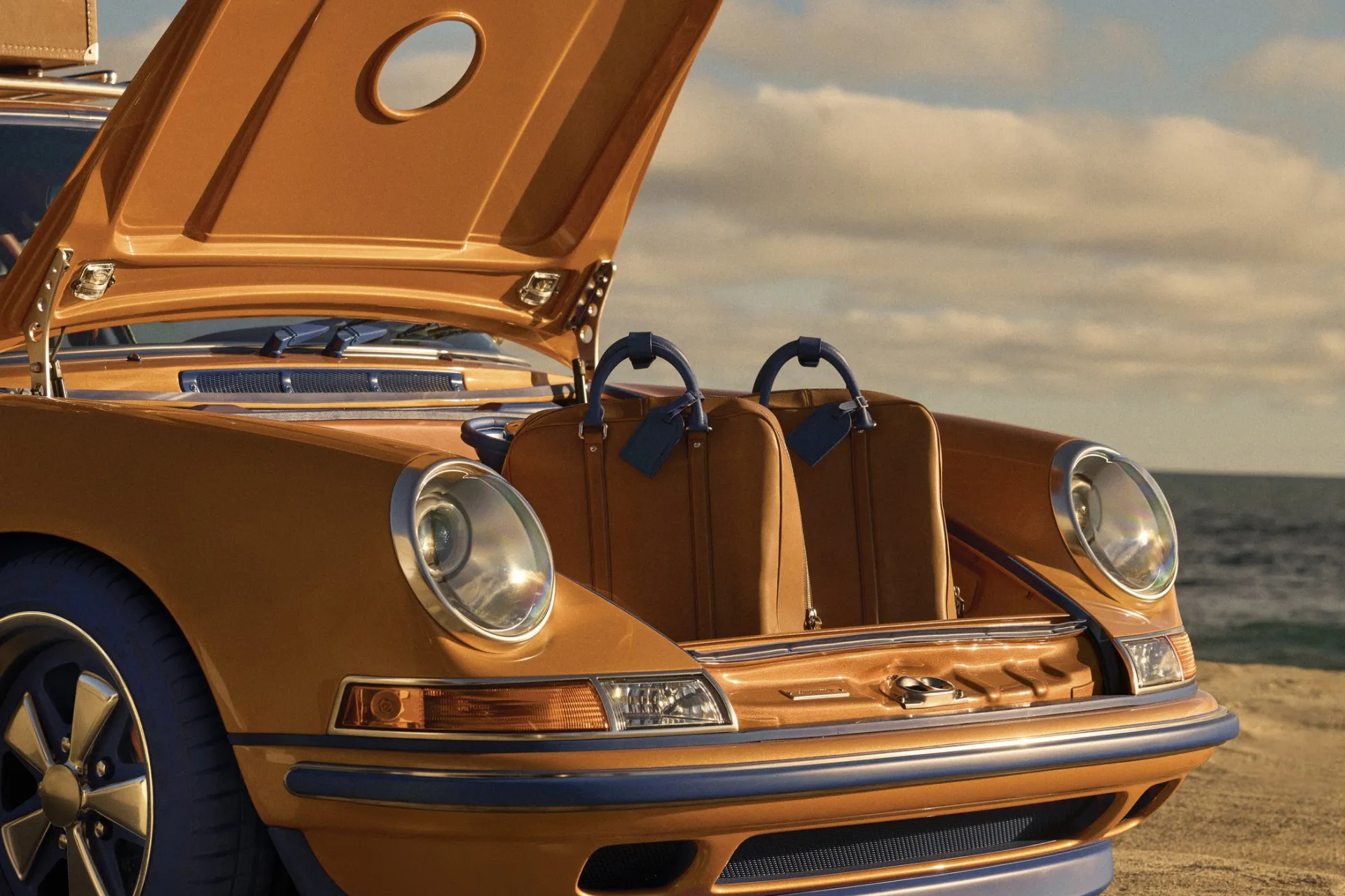 Singer Vehicle Design pristatė bendradarbiavimo su Louis Vuitton rezultatą