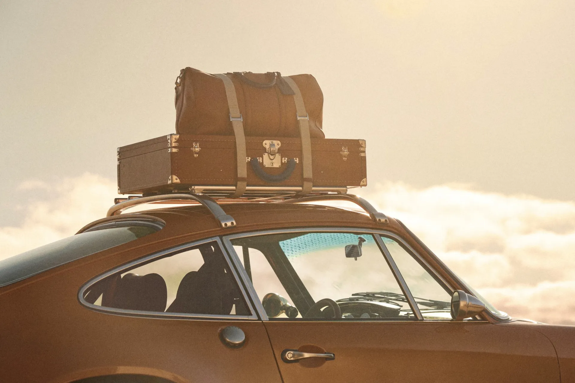 Singer Vehicle Design pristatė bendradarbiavimo su Louis Vuitton rezultatą