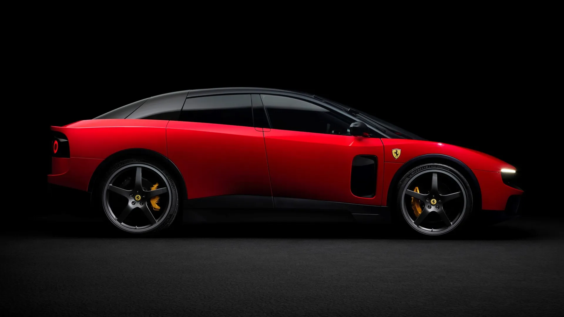 Viskas pagal planą: Nepaisant kritikos „Ferrari“ išpardavė visą šių metų „Luce“ tiražą
