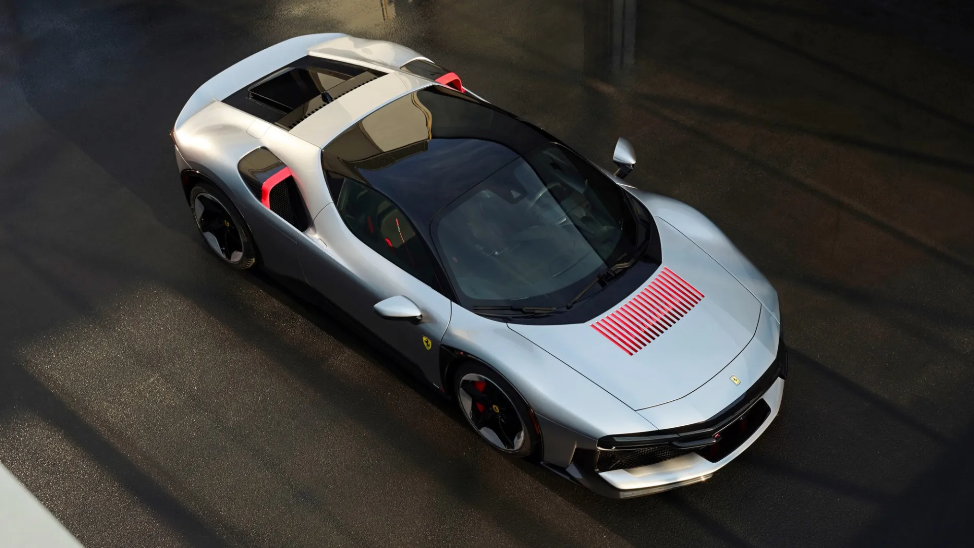 Brutalistinė Maranelo skulptūra: vienetinis hibridinis hiperautomobilis „Ferrari CZ26“ sujungia 1970-ųjų pramoninį dizainą ir 986 AG SF90 jėgą