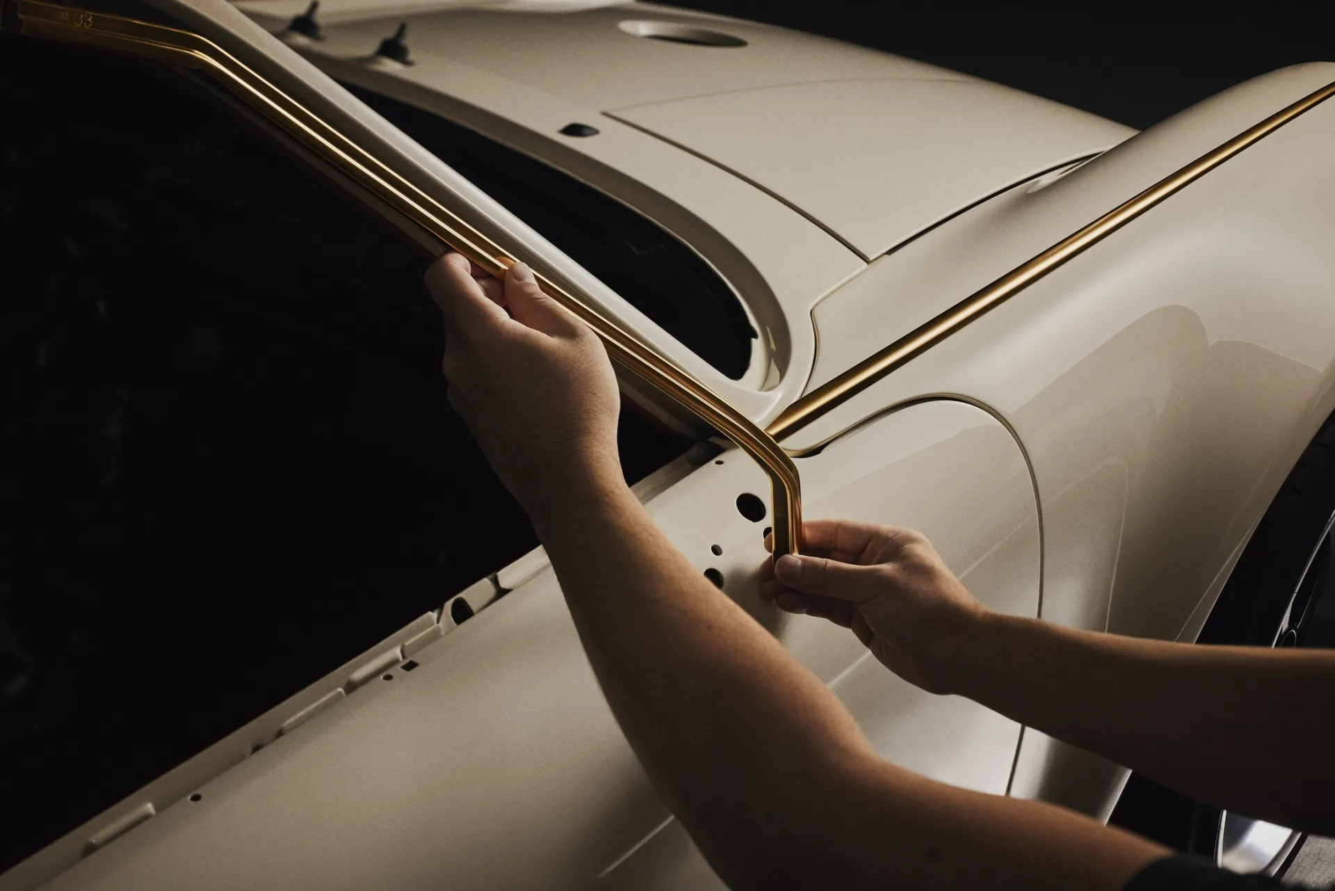 Singer Vehicle Design pristatė bendradarbiavimo su Louis Vuitton rezultatą