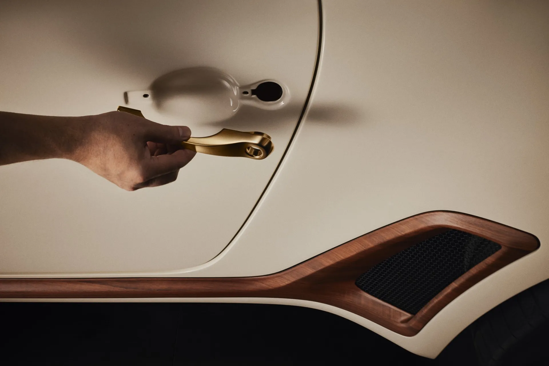Singer Vehicle Design pristatė bendradarbiavimo su Louis Vuitton rezultatą