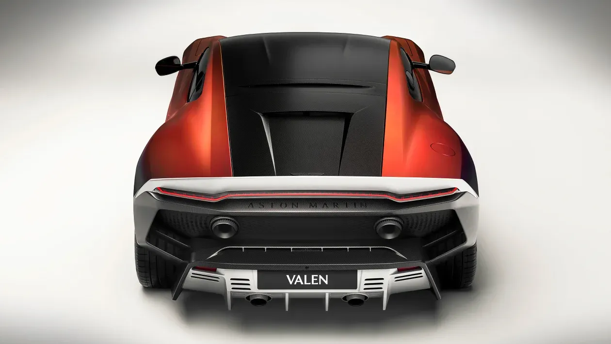 „Aston Martin Valen“: galingiausias V12 šedevras markės istorijoje ir skambus atsakymas elektrifikacijai