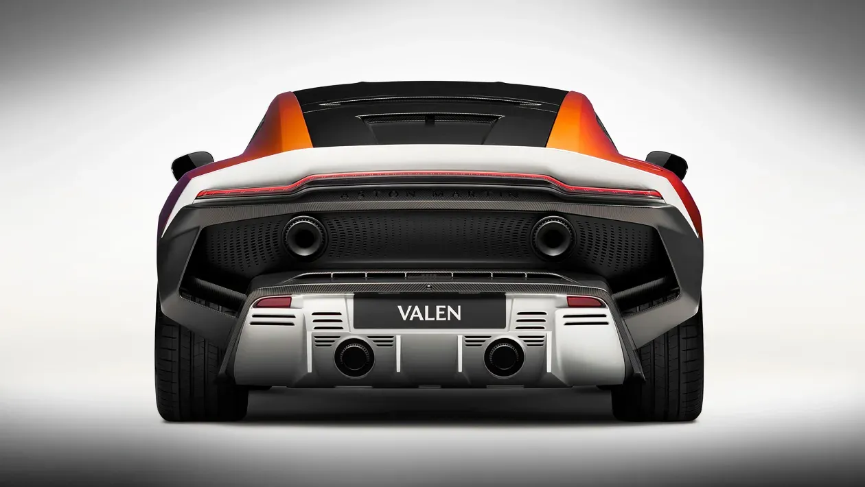 „Aston Martin Valen“: galingiausias V12 šedevras markės istorijoje ir skambus atsakymas elektrifikacijai