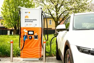 Elektromobilumo egzaminas vyksta ne didmiesčiuose: ar 6 tūkst. įkrovimo prieigų užteks patogiam tinklui visoje Lietuvoje?