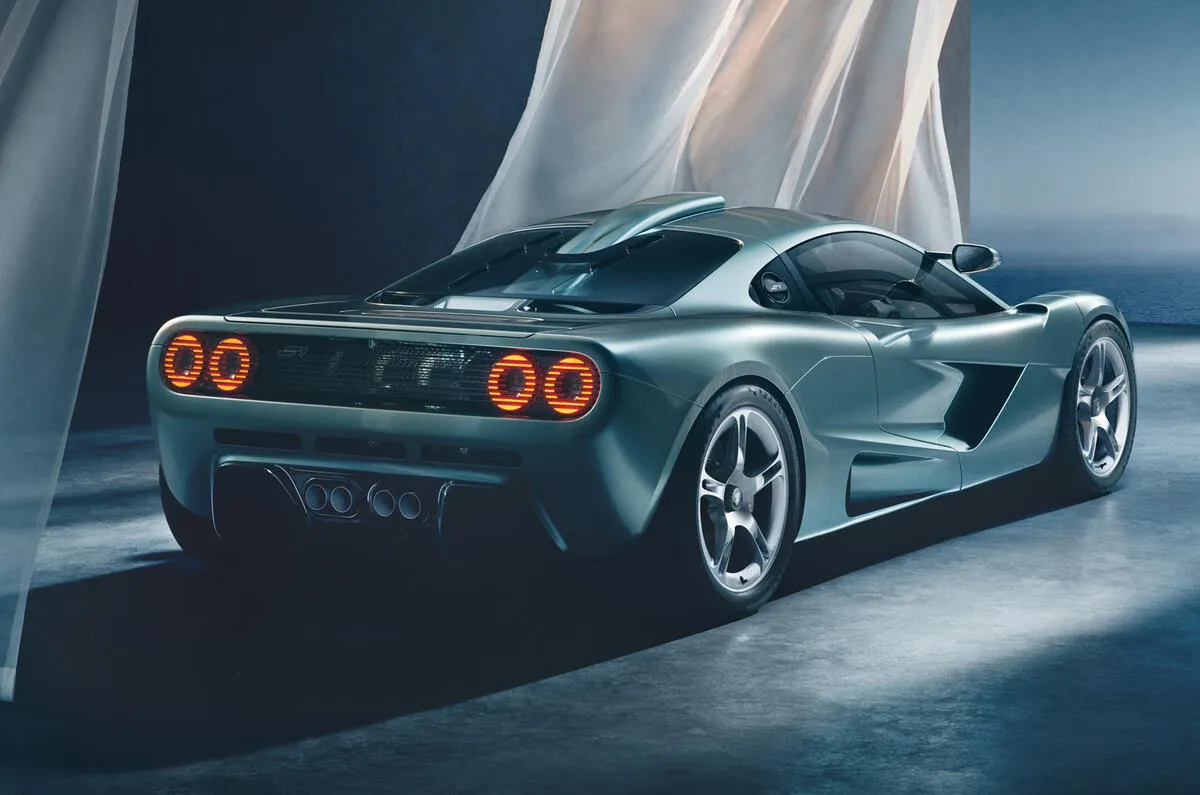 „GMSV S1“: legendinio „McLaren F1“ dvasinis įpėdinis su centralizuota sėdėsena ir 12 100 sūk./min. Cosworth V12 varikliu