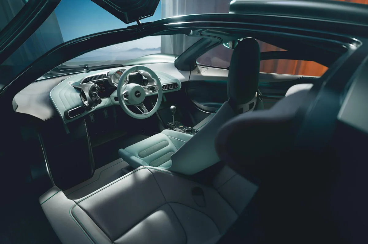 „GMSV S1“: legendinio „McLaren F1“ dvasinis įpėdinis su centralizuota sėdėsena ir 12 100 sūk./min. Cosworth V12 varikliu