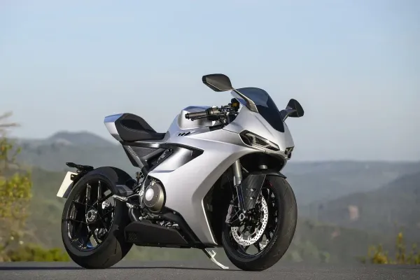 „Norton Manx R“: pirmasis vidaus degimo varikliu varomas serijinis motociklas, laimėjęs IDEA dizaino apdovanojimą