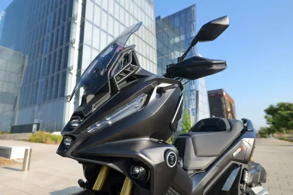 „VOGE SR450X”: motoroleris, kurį italai pavadino geriausiu klasėje, Lietuvoje kainuos 6 990 eurų